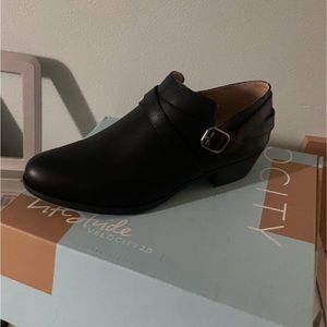Lifestride size 9 ankle leather boots